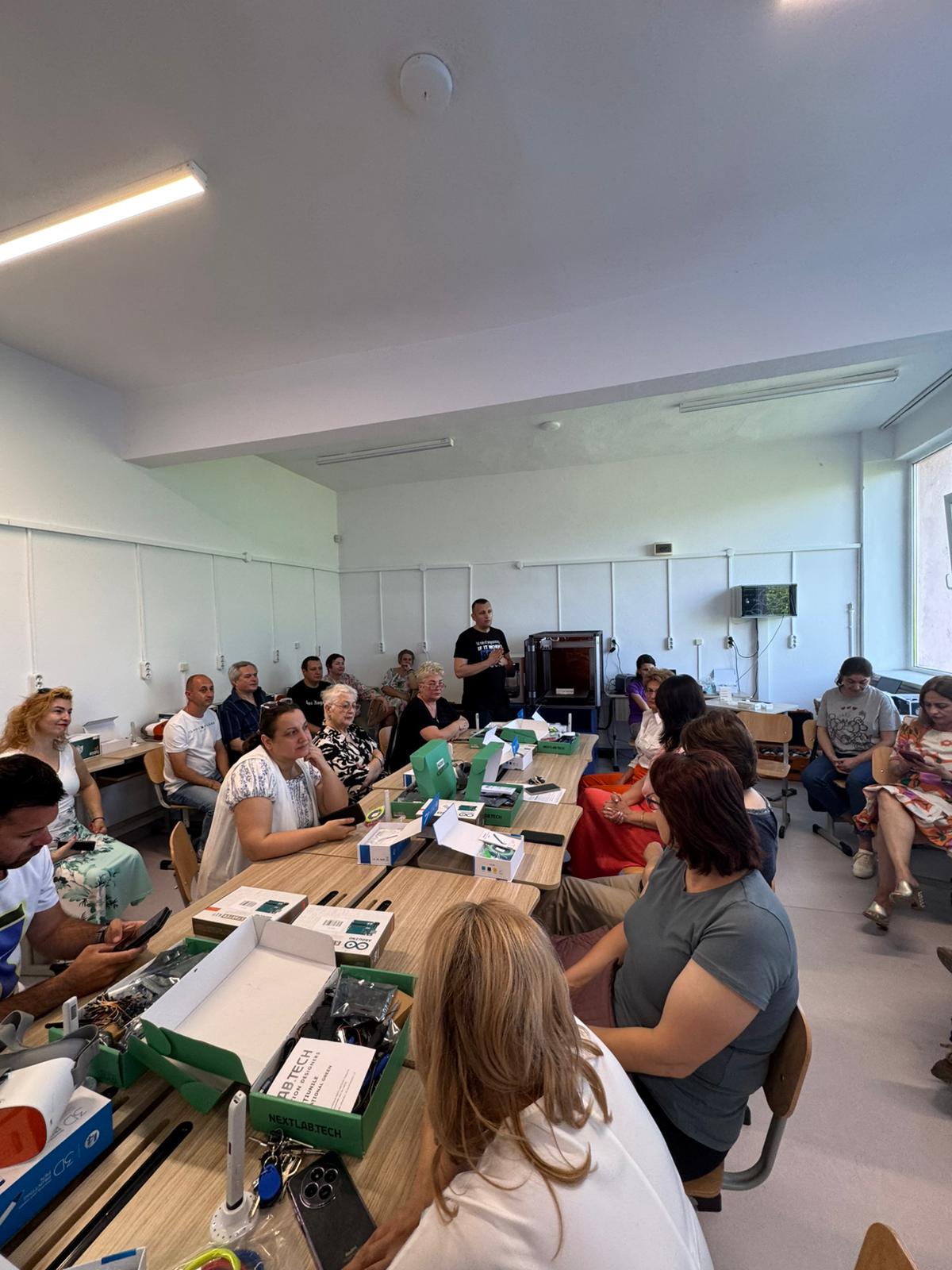 Proiectul SmartLab – ‘DOTAREA CU LABORATOARE INTELIGENTE A COLEGIULUI ECONOMIC „HERMES” PETROȘANI